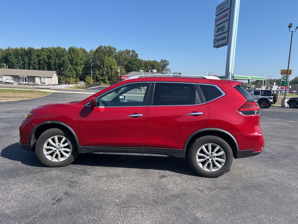 2017 Nissan Rogue SV photo 4