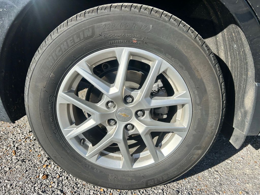 2024 Chevrolet Equinox LT photo 2