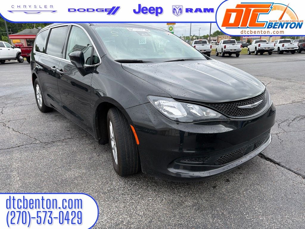 2023 Chrysler Voyager