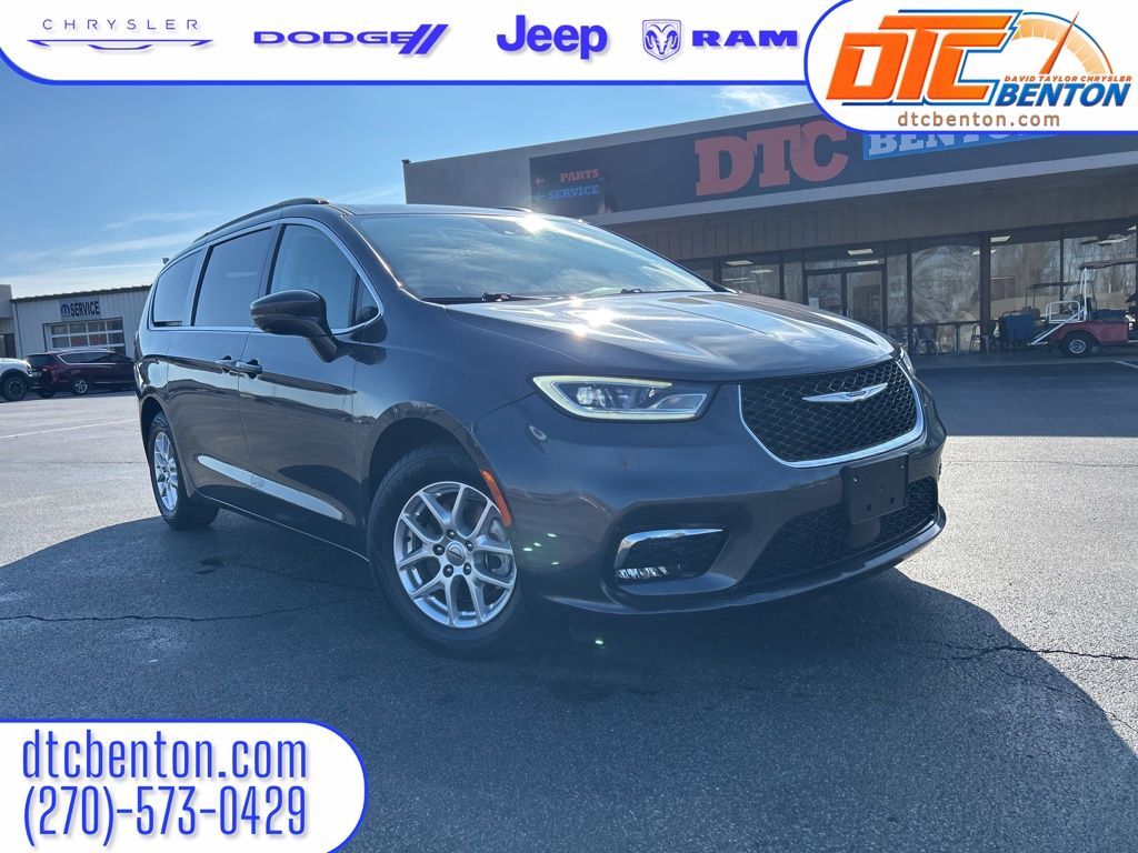 2022 Chrysler Pacifica Touring L's photo