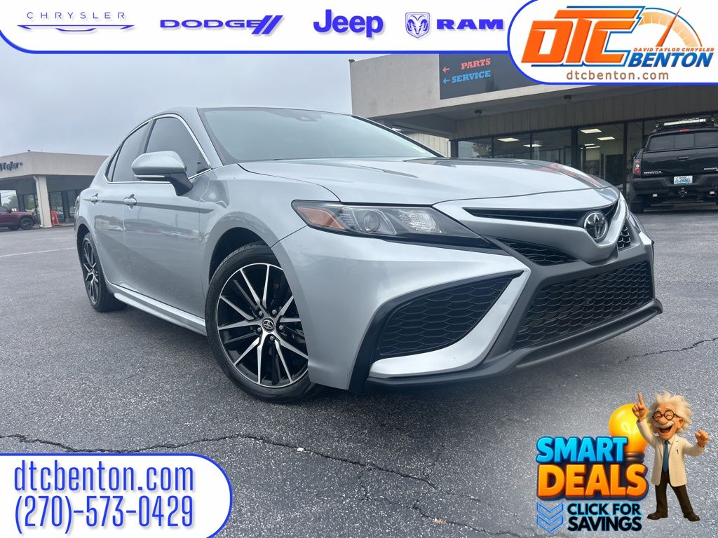 2024 Toyota Camry SE's photo