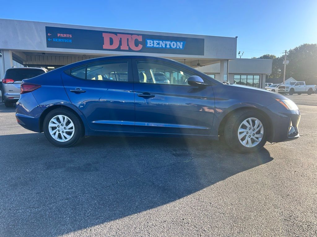 2019 Hyundai Elantra SE photo 2