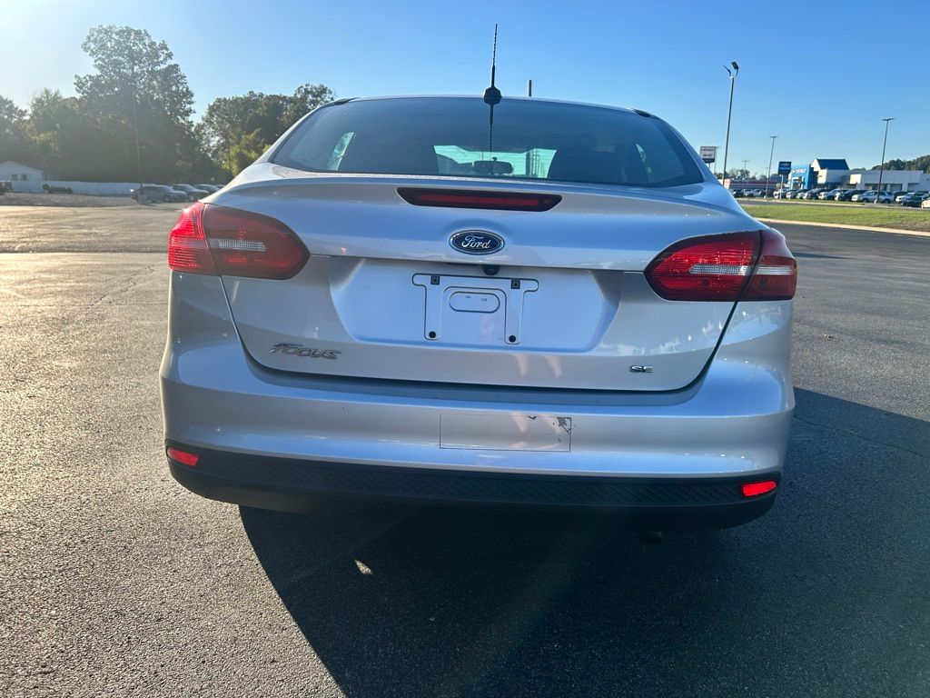 2017 Ford Focus SE photo 3