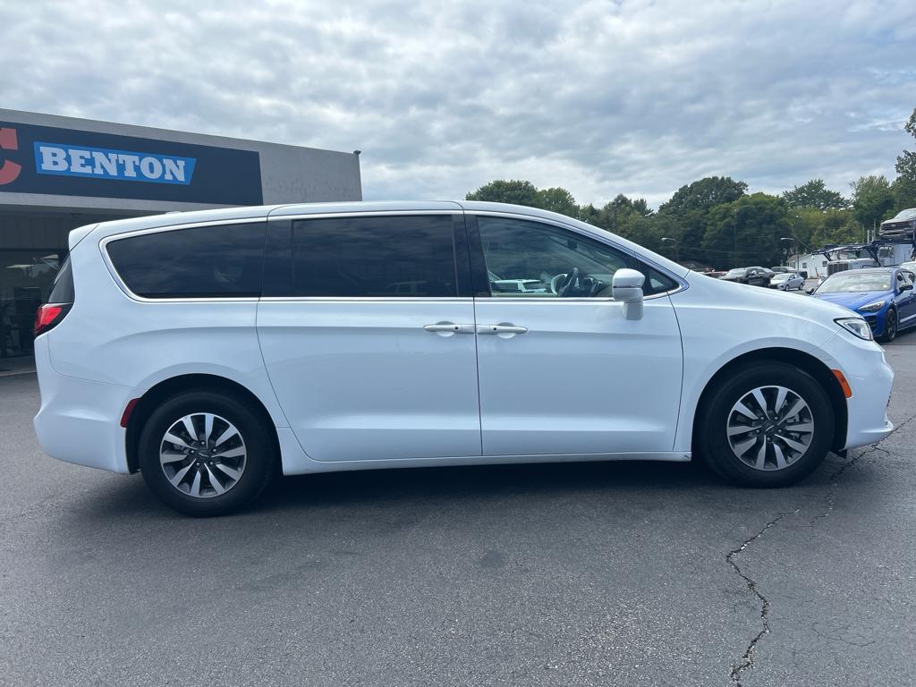 Used 2022 Chrysler Pacifica Hybrid Touring L with VIN 2C4RC1L75NR234676 for sale in Benton, KY