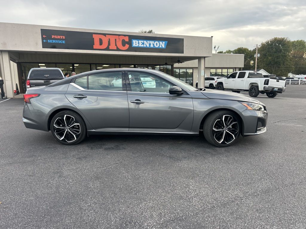 2024 Nissan Altima 2.5 SR photo 2