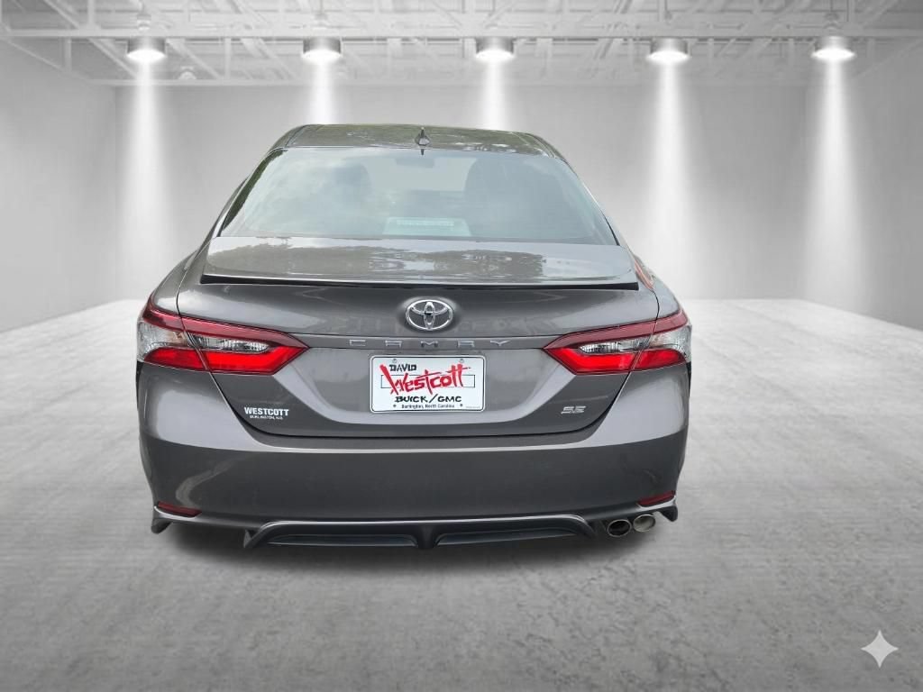 2021 Toyota Camry SE - Photo 5
