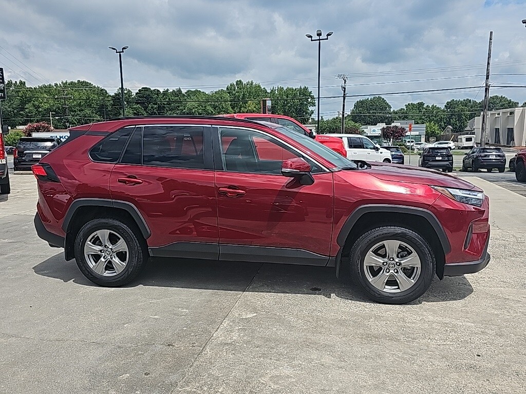 2024 Toyota RAV4 XLE photo 2