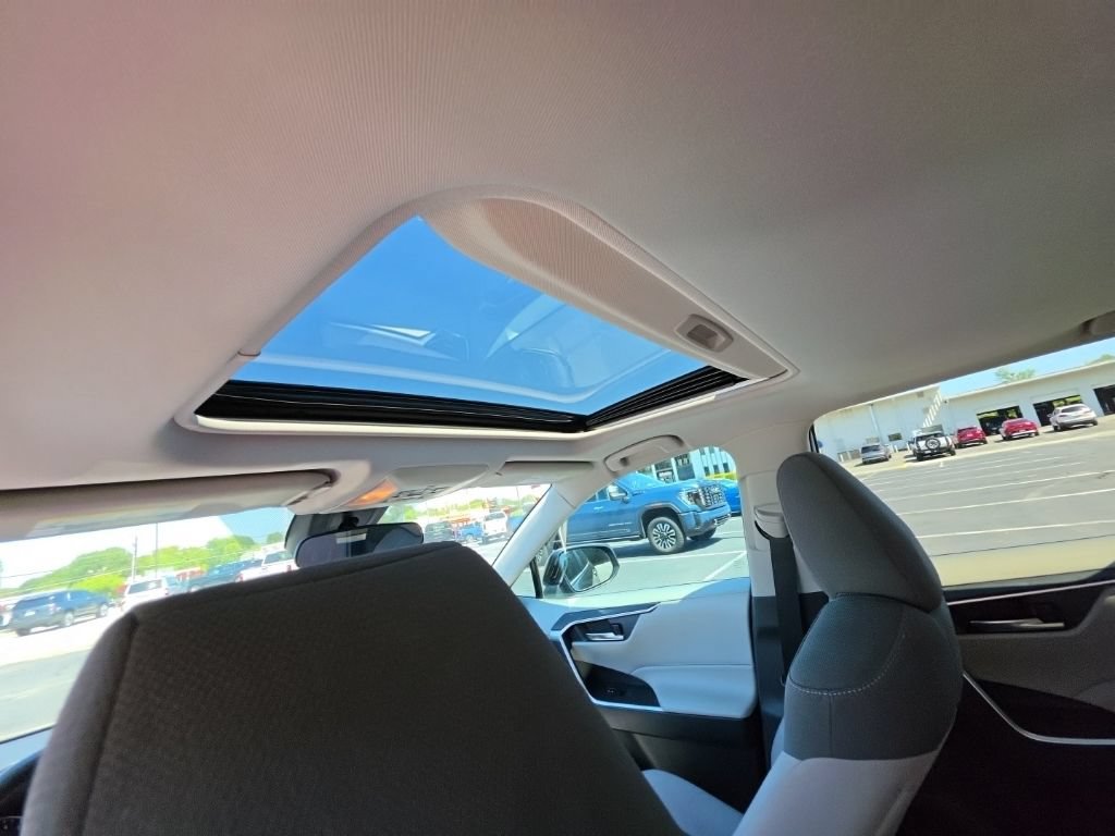 2019 Toyota RAV4 XLE - Photo 17