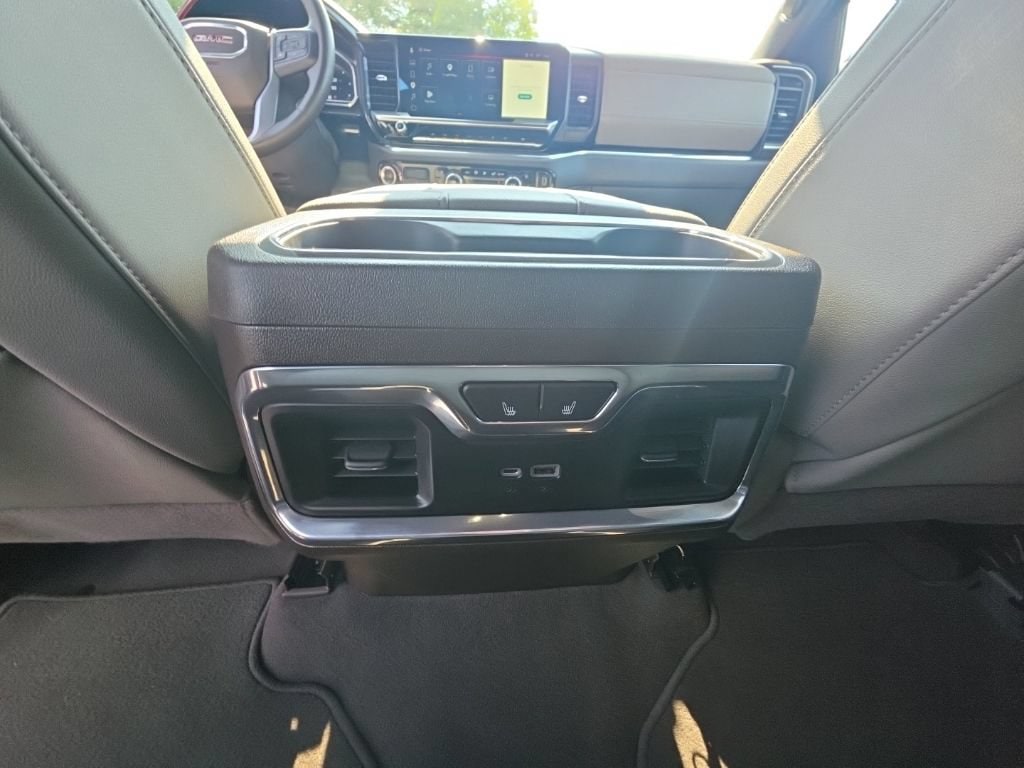 2023 GMC Sierra 1500 SLT - Photo 18