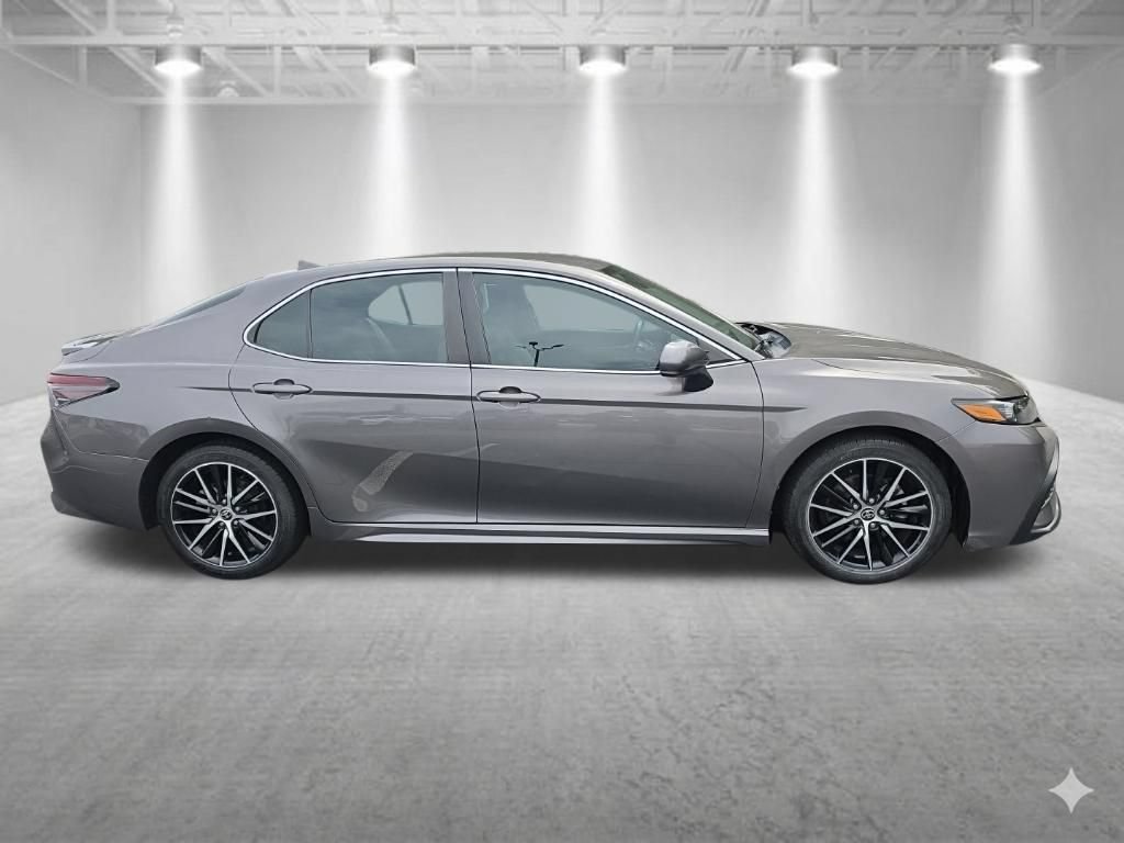 2021 Toyota Camry SE - Photo 2