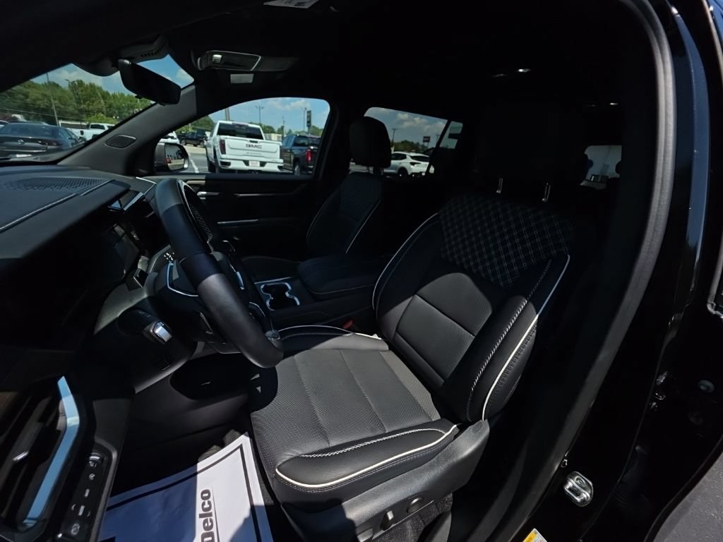 2026 GMC Acadia Denali - Photo 20