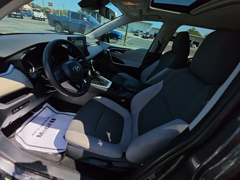 2019 Toyota RAV4 XLE - Photo 14