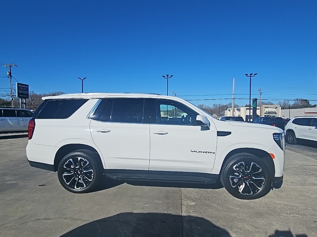 2022 Gmc Yukon SLE photo 2