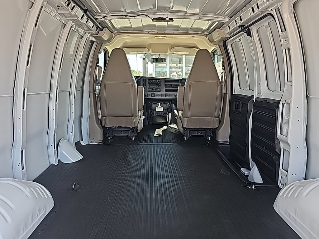 2025 GMC Savana Cargo Work Van - Photo 10