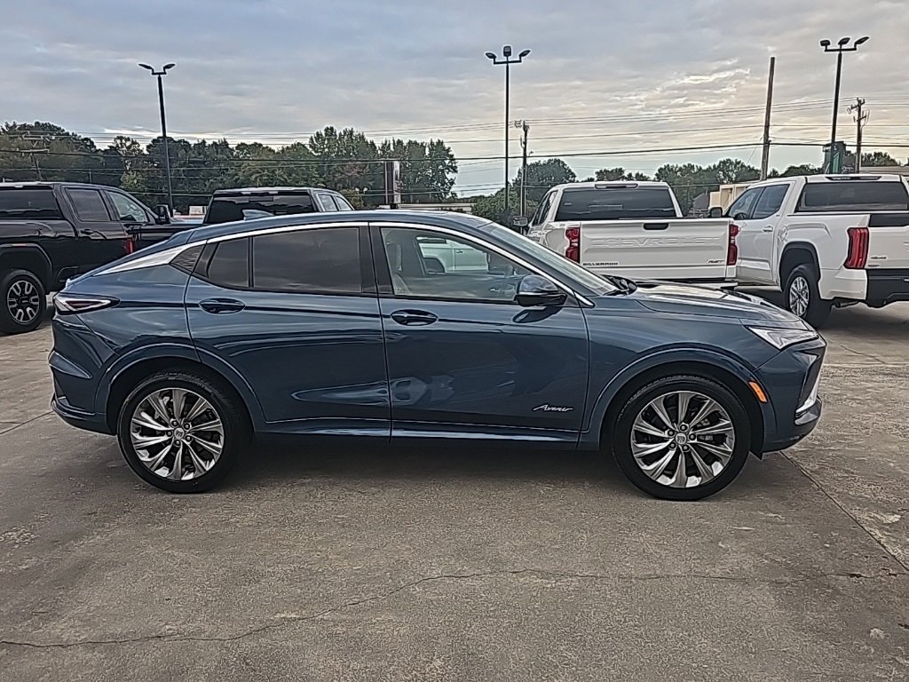 2025 Buick Envista Avenir photo 2
