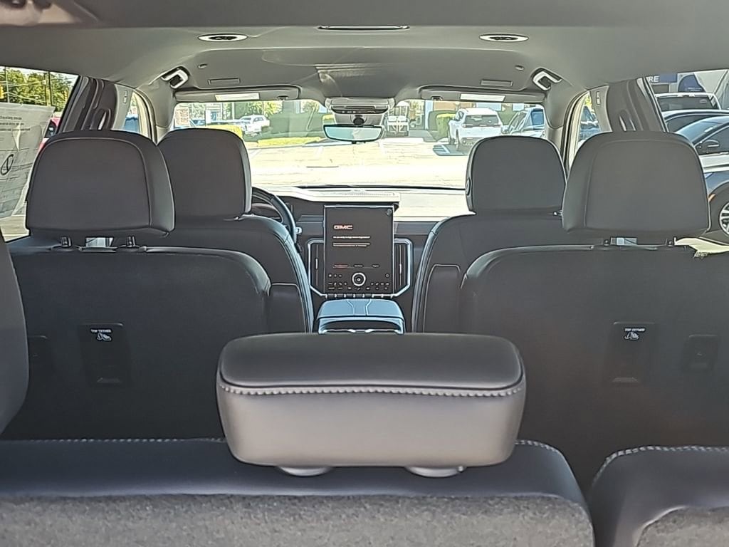 2026 GMC Acadia Denali - Photo 6