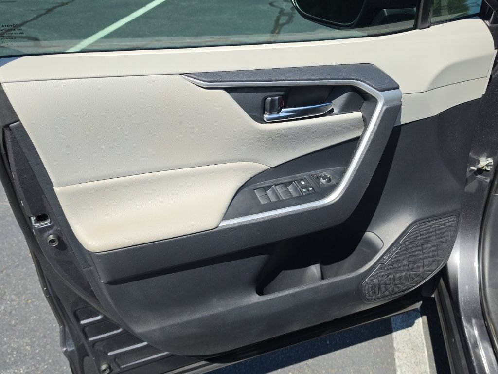 2019 Toyota RAV4 XLE - Photo 12