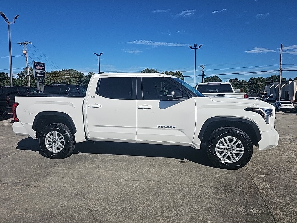 2024 Toyota Tundra SR5 photo 2