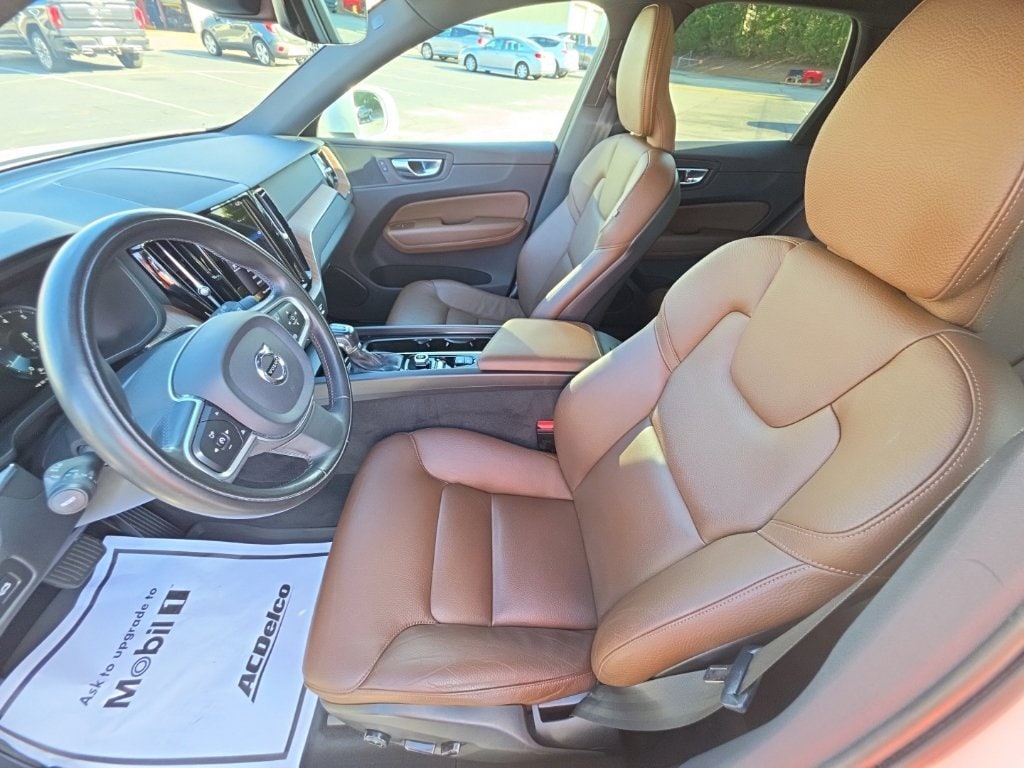 2021 Volvo XC60 Momentum - Photo 12