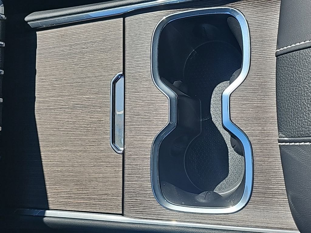 2026 GMC Acadia Denali - Photo 28