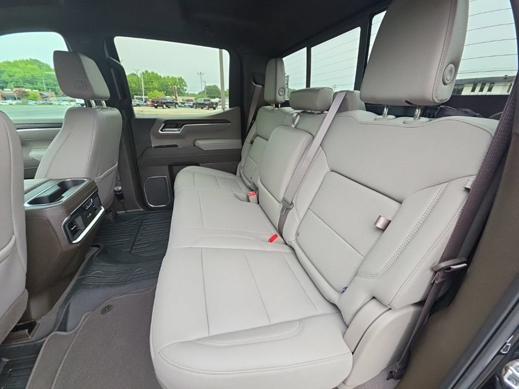 2026 GMC Sierra 1500 SLT - Photo 14