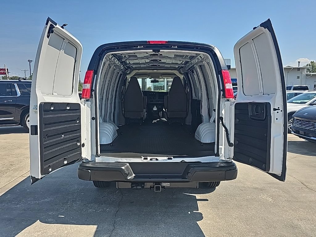 2025 GMC Savana Cargo Work Van - Photo 6