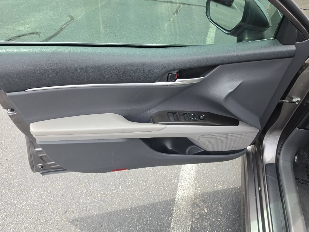 2021 Toyota Camry SE - Photo 10
