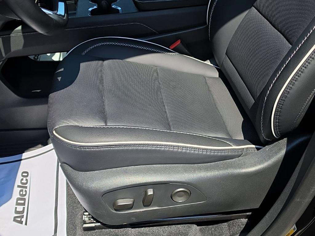 2026 GMC Acadia Denali - Photo 19