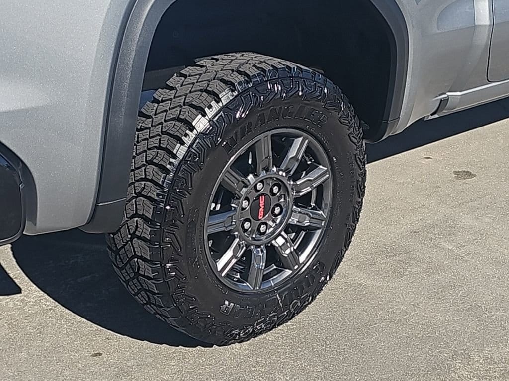 2026 GMC Sierra 1500 AT4X - Photo 8