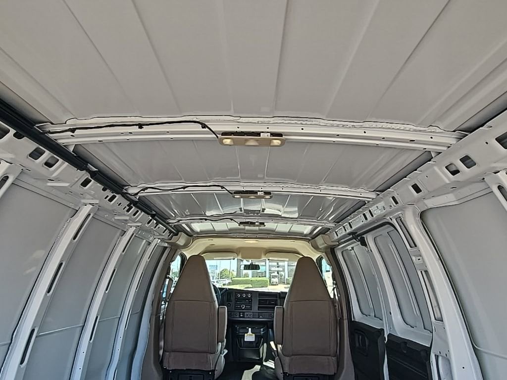 2025 GMC Savana Cargo Work Van - Photo 10