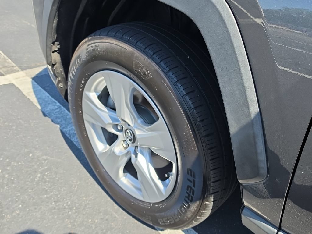 2019 Toyota RAV4 XLE - Photo 11