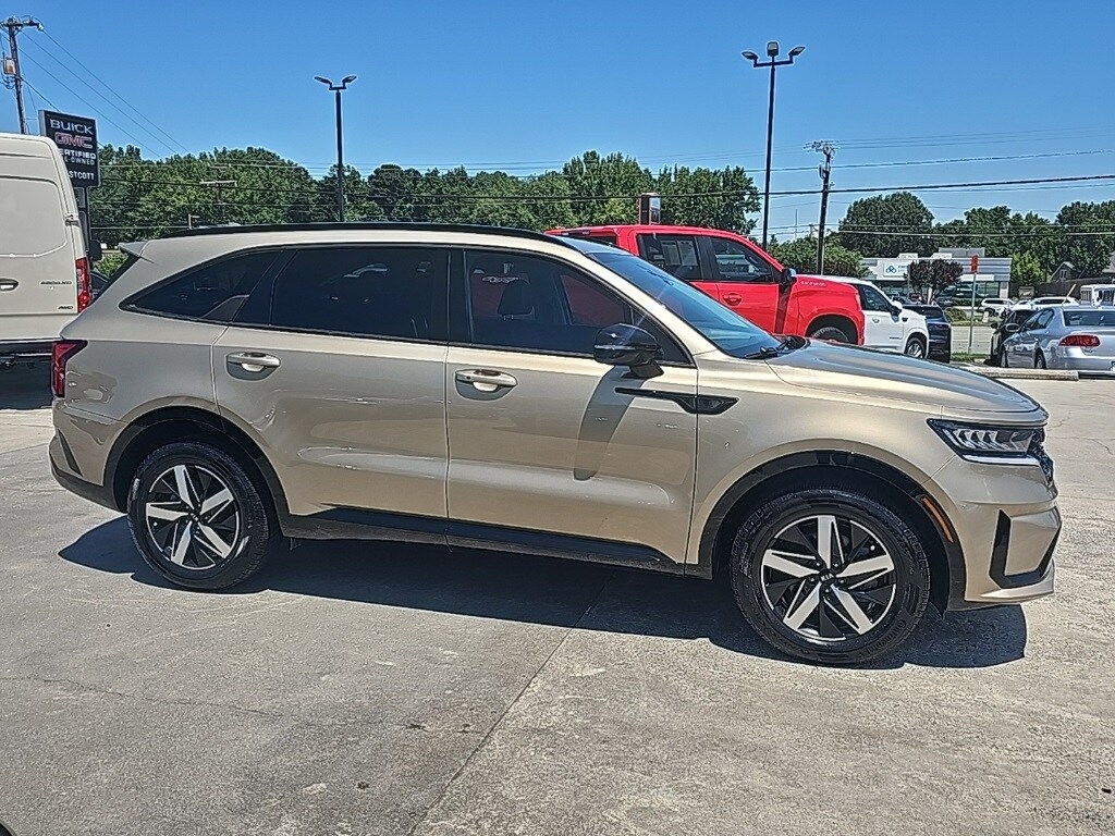 2021 Kia Sorento S photo 2