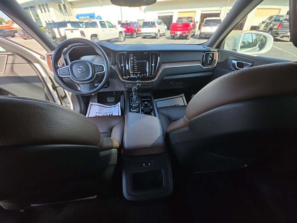2021 Volvo XC60 Momentum - Photo 14
