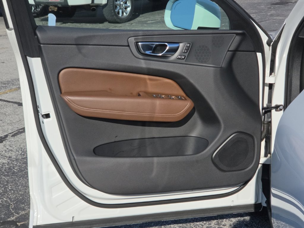 2021 Volvo XC60 Momentum - Photo 10