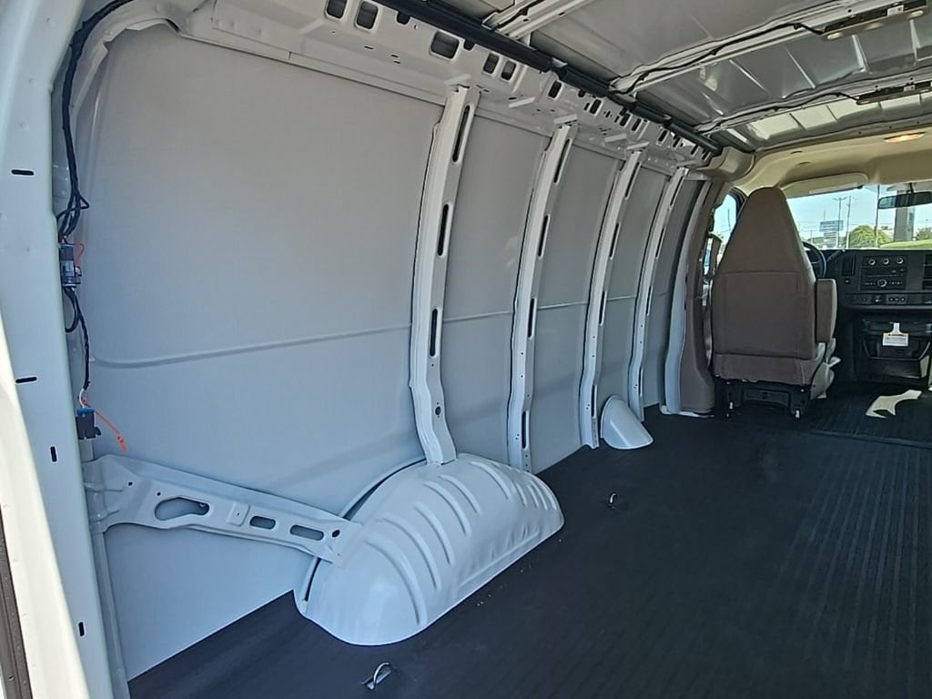 2025 GMC Savana Cargo Work Van - Photo 9