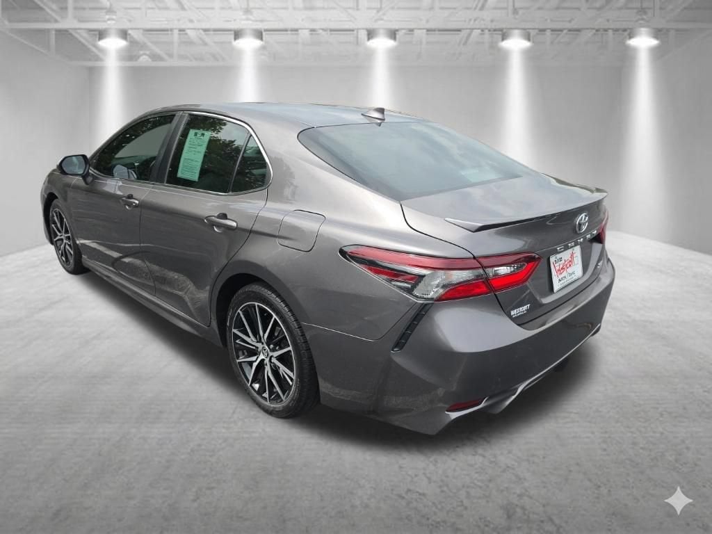 2021 Toyota Camry SE - Photo 6