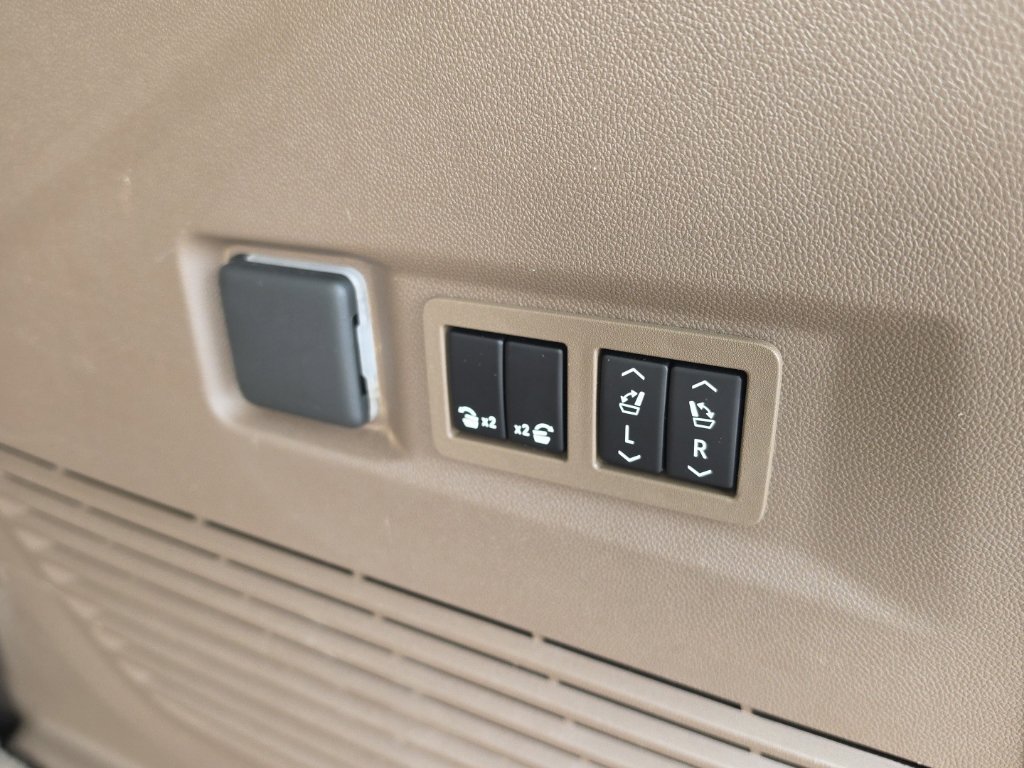 2021 GMC Yukon Denali - Photo 16