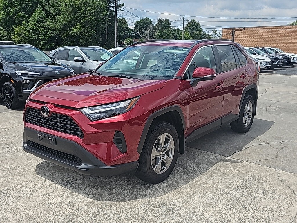 2024 Toyota RAV4 XLE photo 4