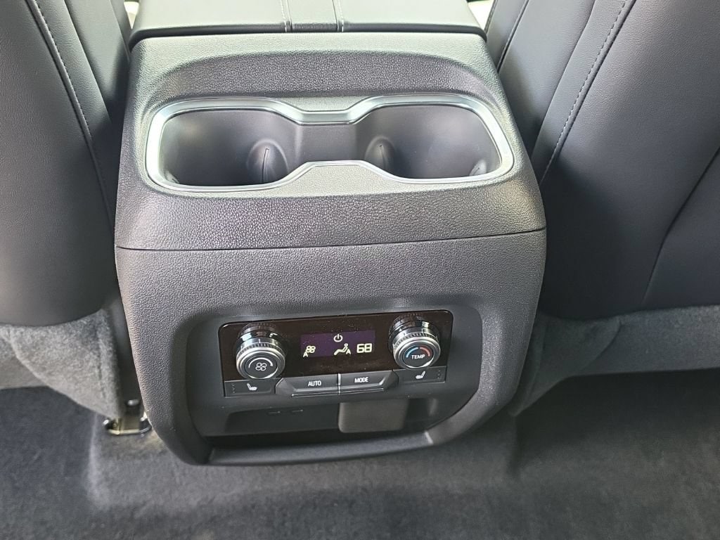 2027 GMC Acadia Denali - Photo 21