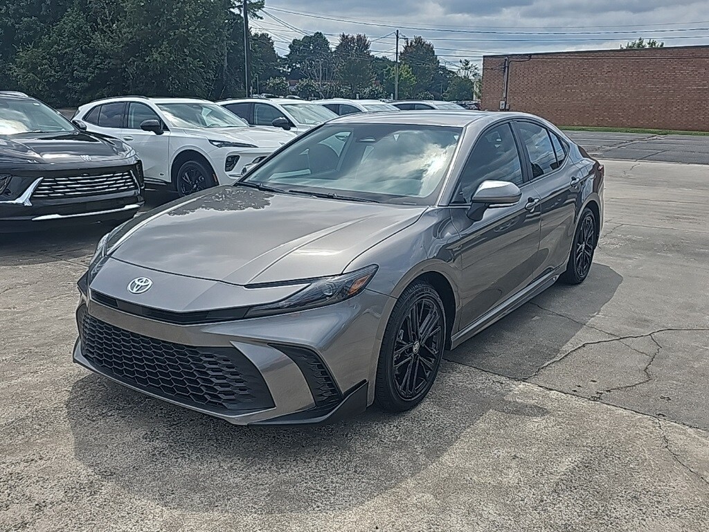 2025 Toyota Camry SE photo 4