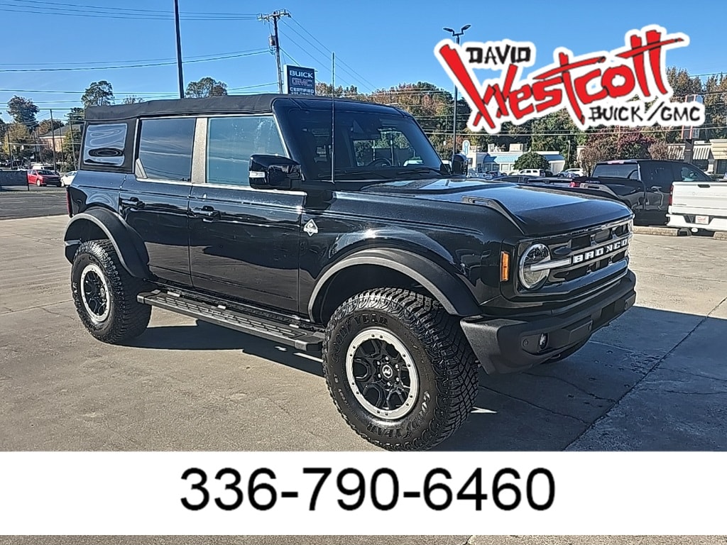 2022 Ford Bronco 4-Door Outer Banks's photo