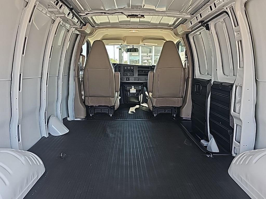 2025 GMC Savana Cargo Work Van - Photo 7