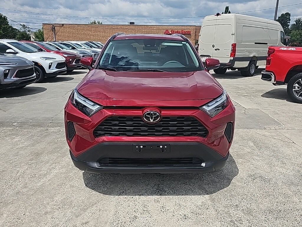 2024 Toyota RAV4 XLE photo 3