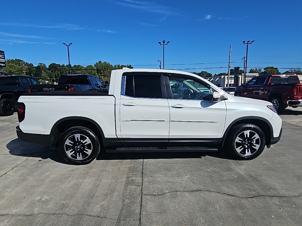 2020 Honda Ridgeline RTL photo 2