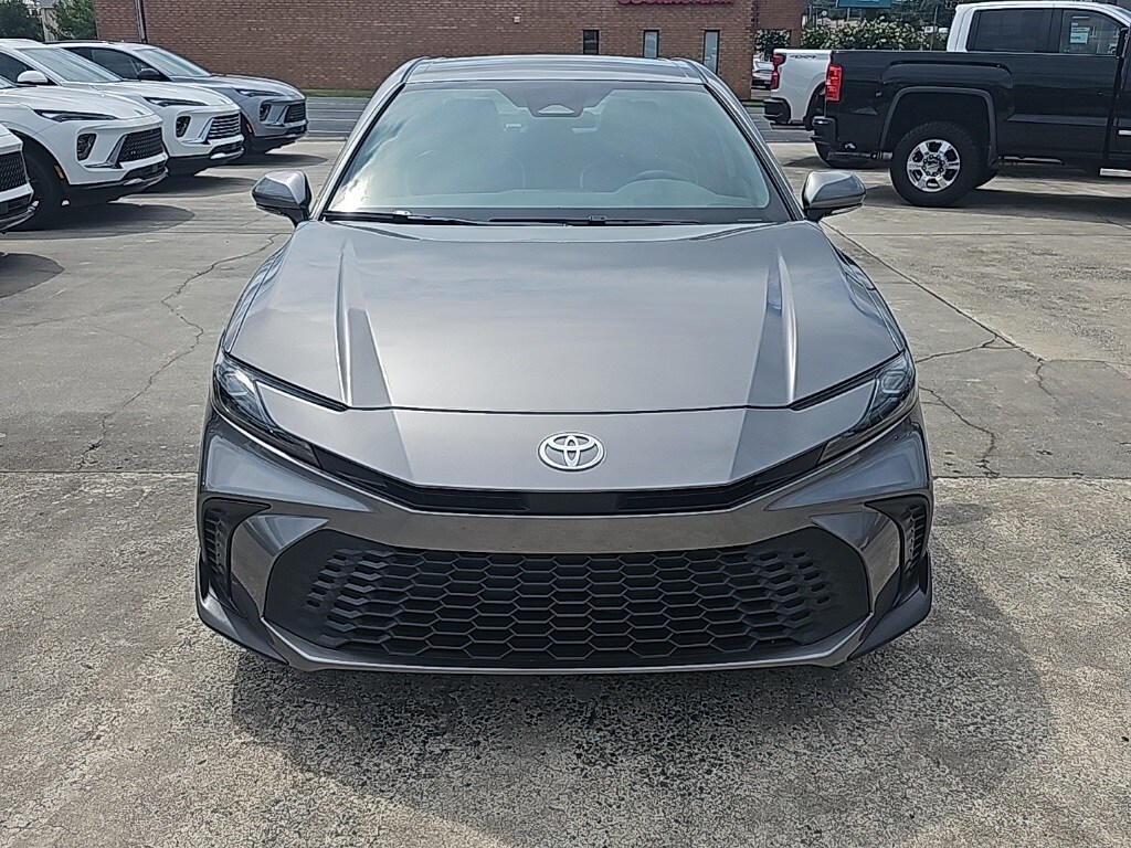 2025 Toyota Camry SE photo 3