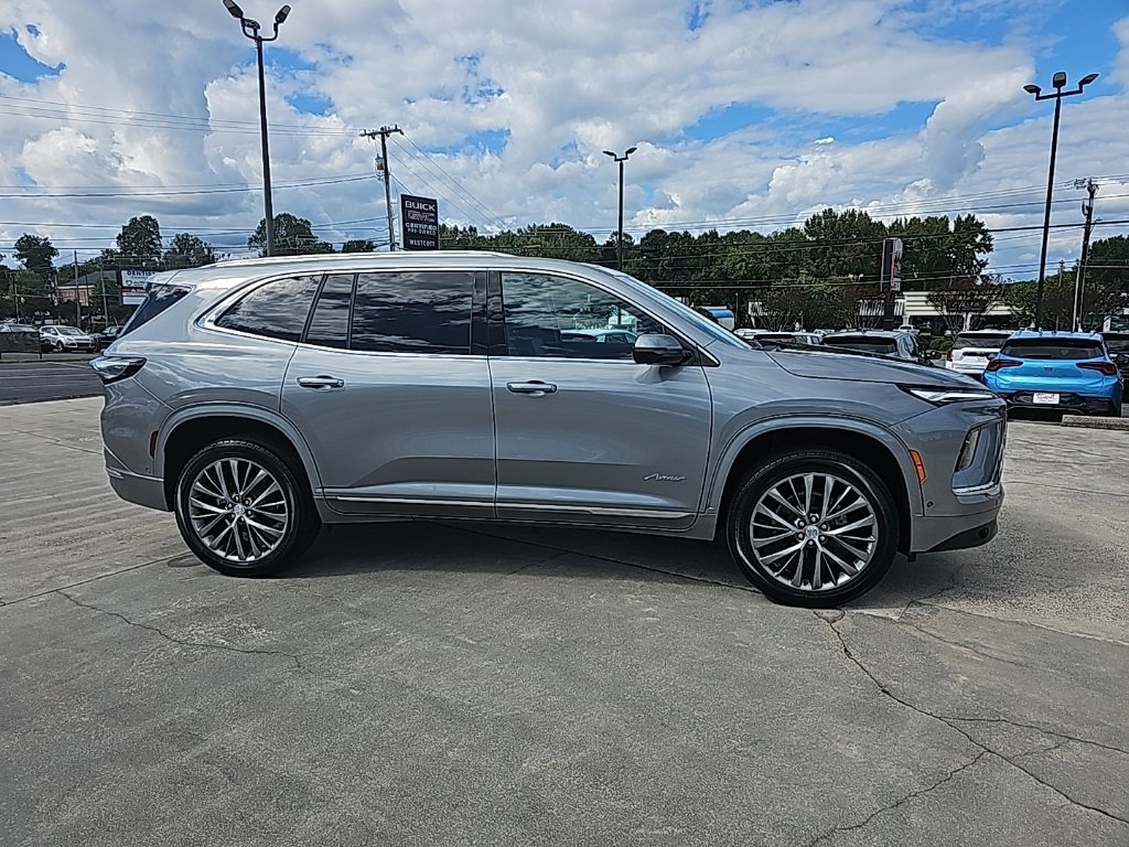 2025 Buick Enclave Avenir photo 2