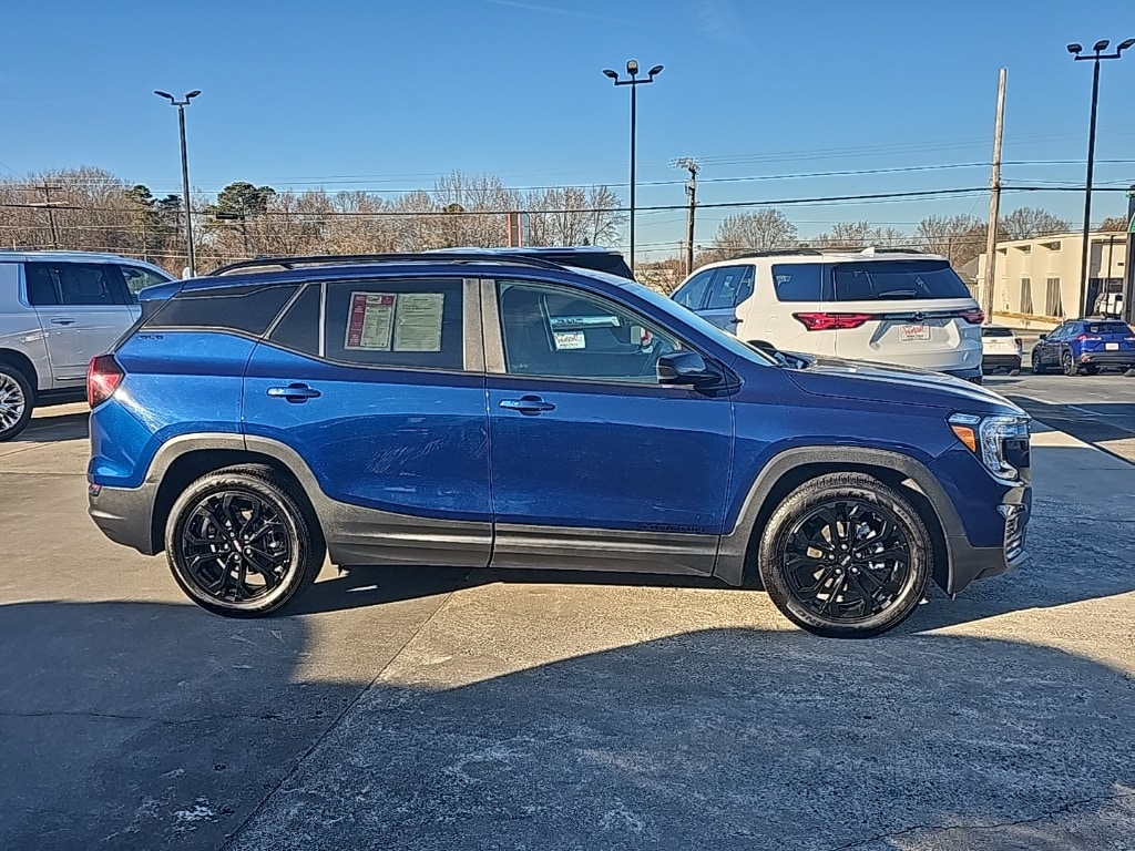 Used 2022 GMC Terrain SLE SUV