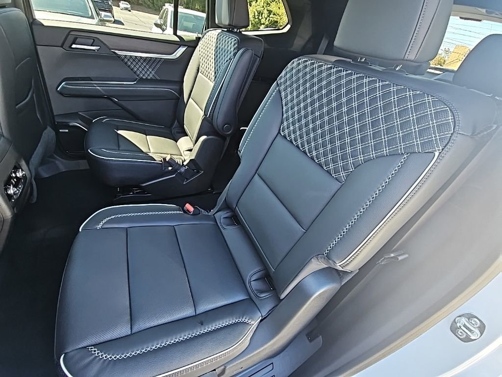 2026 GMC Acadia Denali - Photo 14