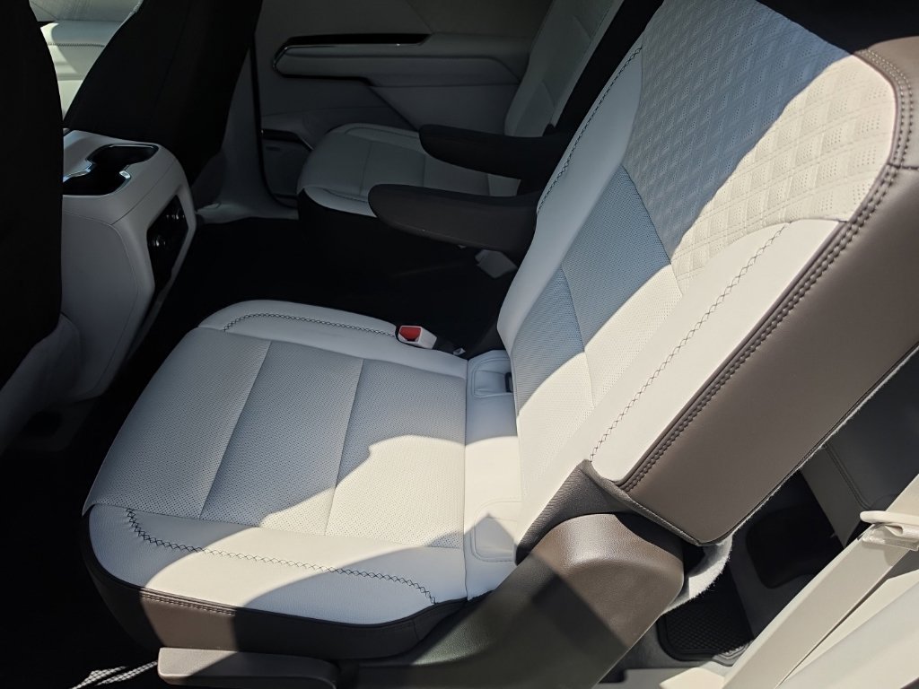 2024 GMC Acadia Denali - Photo 23
