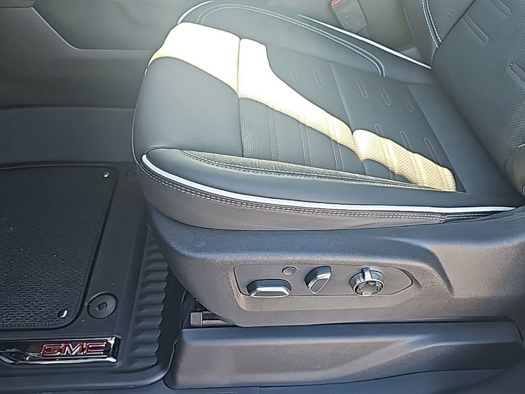 2026 GMC Sierra 1500 AT4X - Photo 11